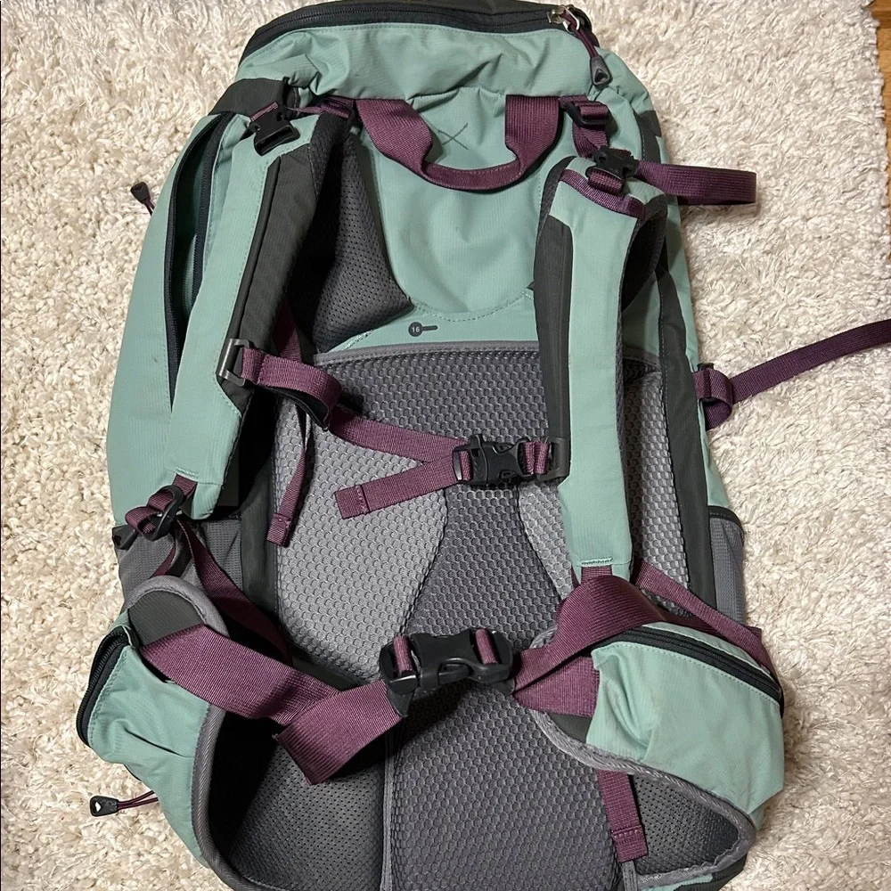 REI Grand Tour 80 Hiking Pack (16L) - Picture 5 of 11